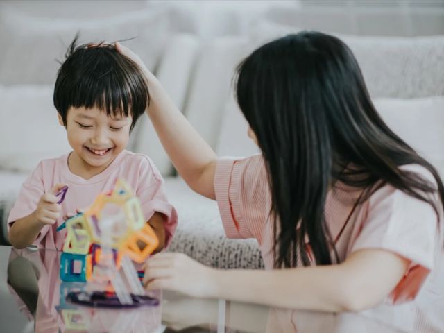 Khen ngợi giúp con có động lực tiến bộ hơn trong hợp tập